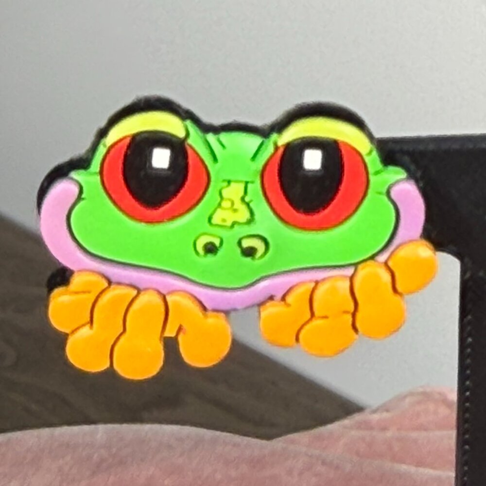 Rainforest Cafe Cha Cha Tree Frog Pin • Vintage • Rubber
